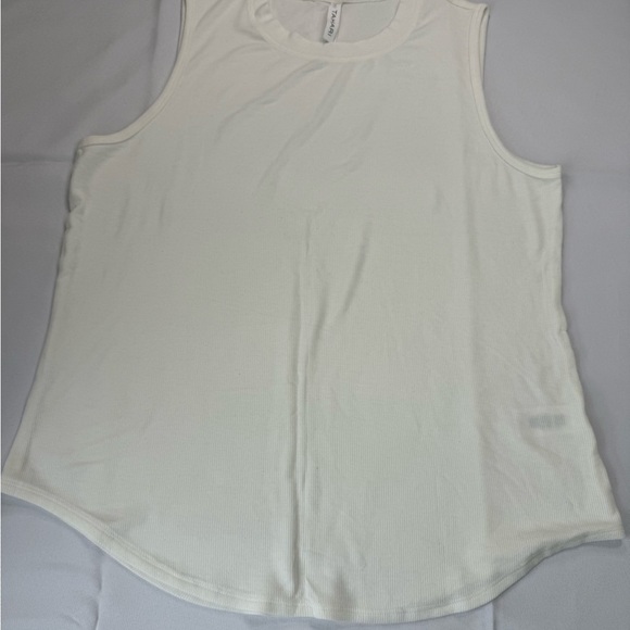 Tahari White Tank Top with Curved‎ Hem and Textured Fabric - Picture 1 of 4